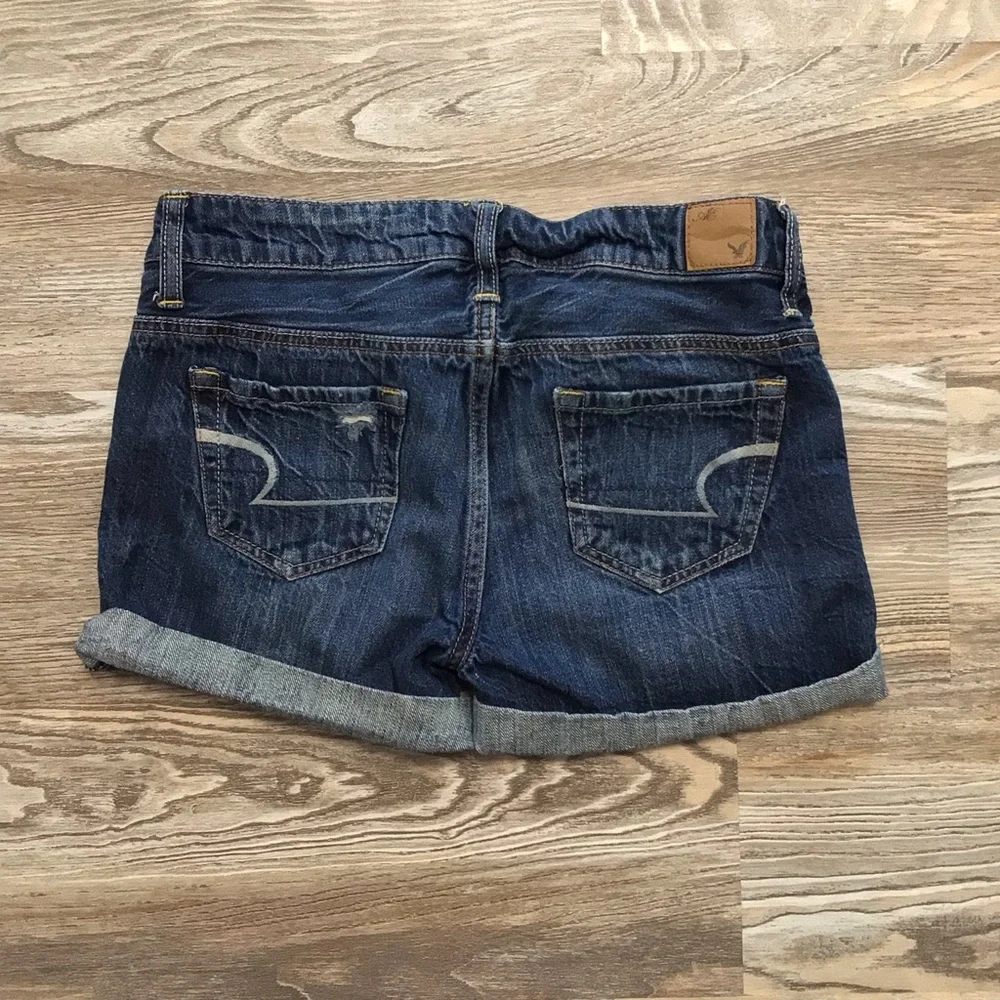 American Eagle Mid Rise Distressed Cut Off Jeans 00